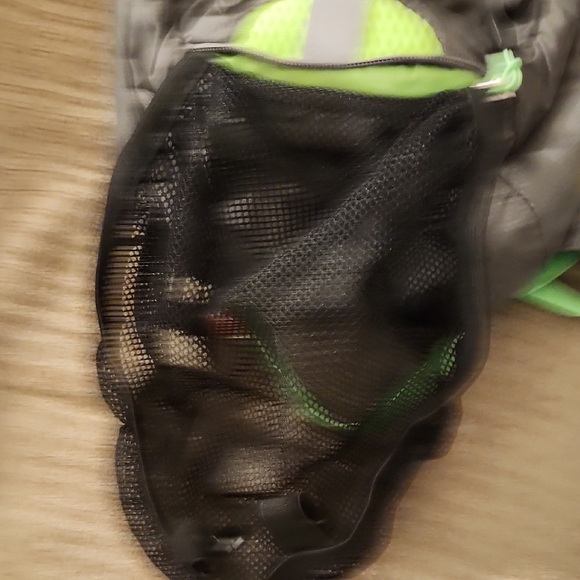 High Sierra Gray and Green Backpack  Hydration Pack 2L Visalia 9 Back - Picture 7 of 8